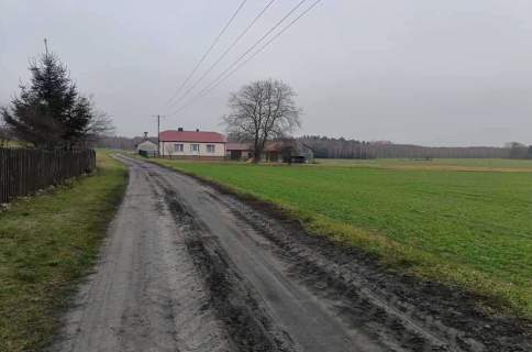 Gospodarstwo 9,06 ha 90 600 m z budynkami oraz maszynami