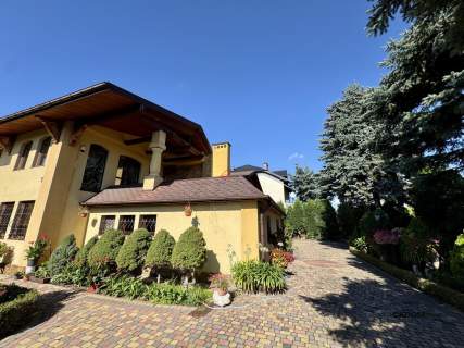 Przestronny dom 360 m z ogrodem   Piękny ogród