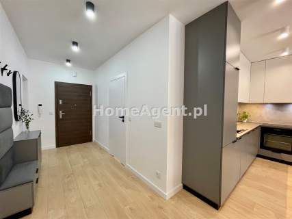 NOWY PIĘKNIE URZĄDZONY APARTAMENT Z OGRÓDKIEM 