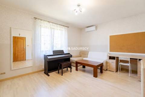 Dom wolnostojący, garaż, fotowoltaika, 7 pokoi