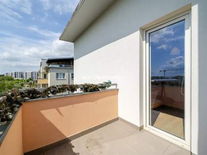 M 50M2 / 3 POKOJE / BALKON / GARAŻ / ZIELONO