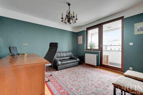 Apartament zaadoptowany na kancelarię w Transatlan