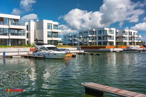 Luksusowy apartament z balkonem, miejsce na jacht, MARINA