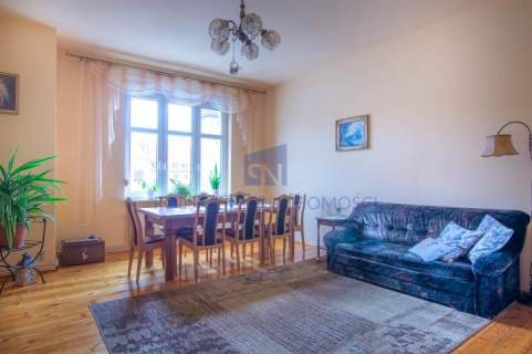112 m2 przy Placu Grunwaldzkim 5 pokoi .