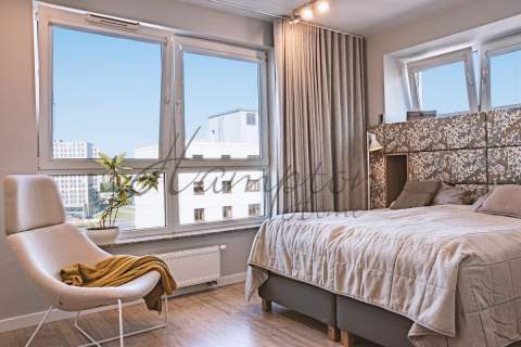 Nowoczesny apartament z dużym balkonem i recepcją