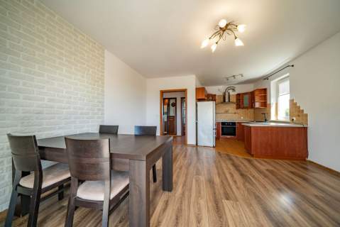 3 pokoje duży balkon hala garażowa piwnica