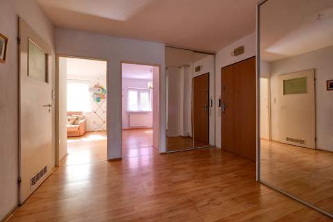 Trzypokojowe z dużą piwnicą /4,1 m2/