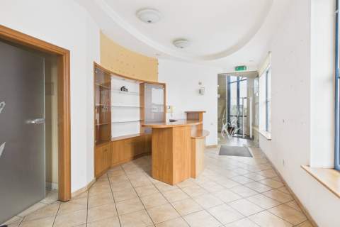 Nieruchomość komercyjna do wynajęcia, 195 m2, Łódź