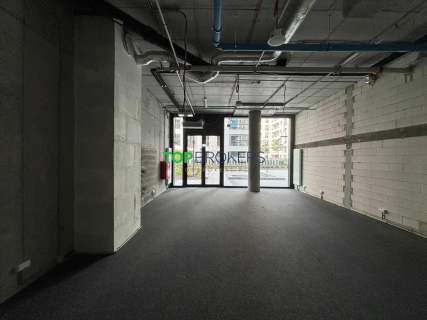 Lokal na parterze w nowoczesnym kompleksie