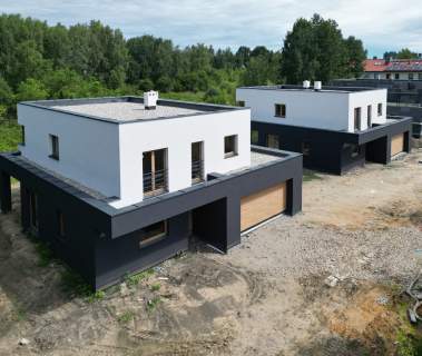 Stabika duże okna, zieleń, nowoczesny