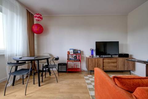 2 pokojowe, balkon, piwnica, niski budynek