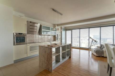 Apartament z panoramicznym widokiem na Warszawę