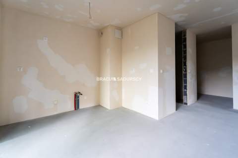 Nowoczesny jasny apartament w otoczeniu zieleni