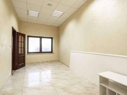 Zadbany lokal w centrum Legnicy - parking obok