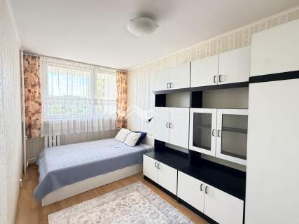 Naprzeciw Sky Tower/balkon/pokoje od podwórza