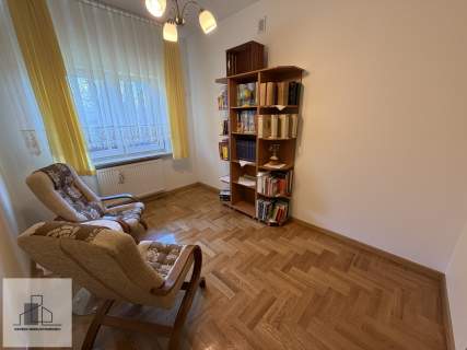 Nowoczesny dom parterowy - gotowy do zamieszkania zadbany ogród