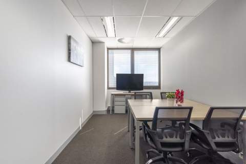 Prywatne biuro dla 3 osób w Regus Jaracza