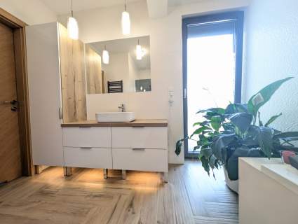 Nowoczesny parterowy dom z klasą w cichej widokowej okolicy