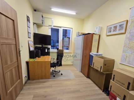 Nowoczesny magazyn 380 m z biurem 90 m2 przy A4