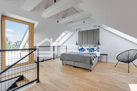 Dwupoziomowy 4-pokojowy apartament w Sopocie