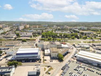 Biurowiec 2 Hale Plac - Nieruchomość inwestycyjna.