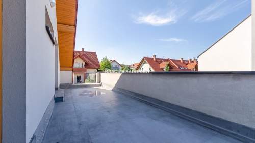 KOMFORTOWY DOM OTOCZONY ZIELENIĄ