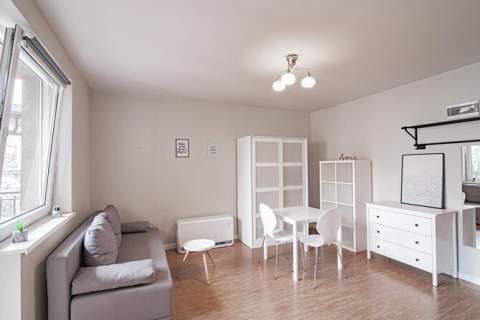 Jasna kawalerka, balkon komórka - Towarowa10