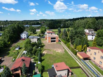 Pociąg do Katowic, blisko szkoła, las 