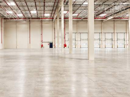 Magazyn/lekka produkcja 5200 sqm. biura 200 mkw.