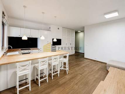  Elegant 3-Bedroom Apartment near Mokotów Park 