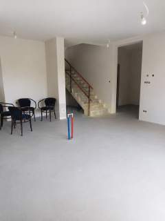 Nowoczesny lokal z ogrodem i garażem 169 m 