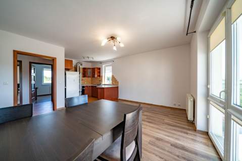 3 pokoje duży balkon hala garażowa piwnica