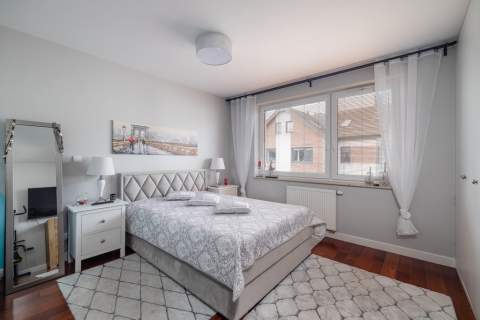 OGRÓD 400M2 PRYWATNE WEJŚCIE