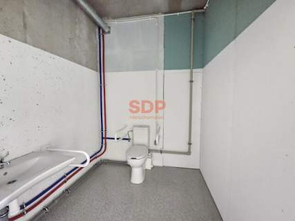 Lokal usługowy o powierzchni ponad 100 m2 Tarnogaj stan deweloperski