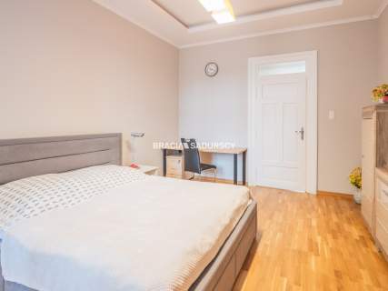 Duże mieszkanie w kamienicy w centrum, po remoncie