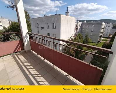 Jasne wnętrze ogromny balkon idealny start