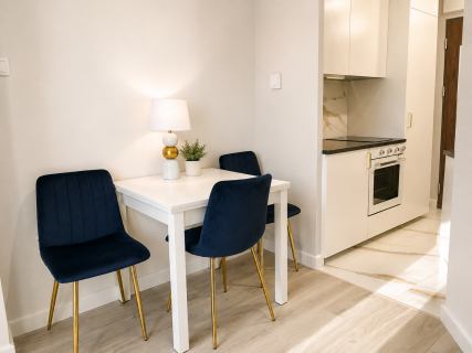 Studio Premium Bliska Wola Tower Widok na Warszawę