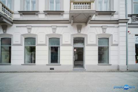 Lokal 165 M W centrum Radomia Żeromskiego 23 PARTER, WITRYNY,...