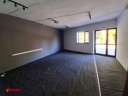 Magazyn z biurem 270 m2 ogrodzony parking