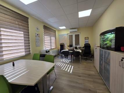 Nowoczesny magazyn 380 m z biurem 90 m2 przy A4