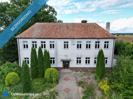 Stara Szkoła. Budynek inwestycyjny na Mazurach.