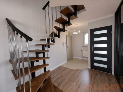 Dwupoziomowe, wyremontowane 53 m 2 balkony