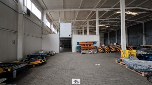 Magazyn, rampa - 2 bramy, poziom zero - 3 bramy