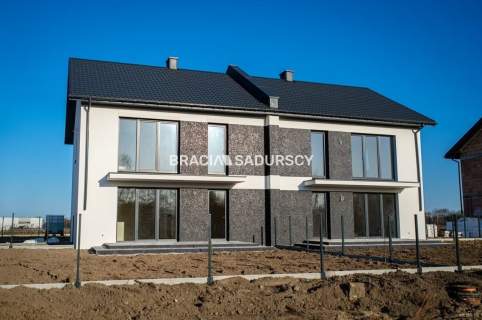 4 pok 68m2 /balko/ogródek/ 2 m.postojowe