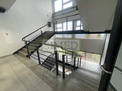 Parking,dobry dojazd,biurowiec,domofon,dostep24h