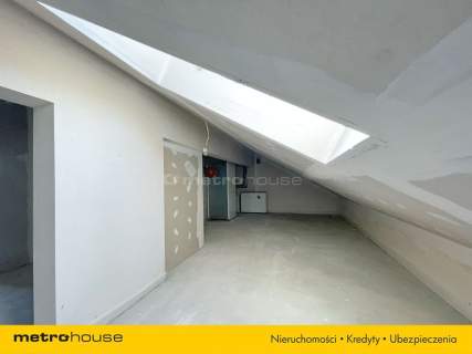 Nowe dwupoziomowe mieszkanie z balkonem.