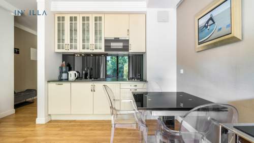 Komfortowy apartament z ogródkiem 800 m od plaży 