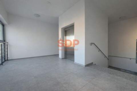 Nowoczesny lokal usługowo-handlowy 260 m2 winda parking