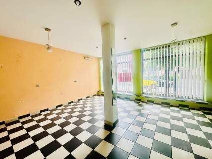 Lokal 60 m z witrynami blisko centrum Strzelina
