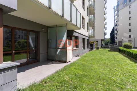 Rondo Daszyńskiego . apartamentowiec . taras . 2009 . 2 pok,...